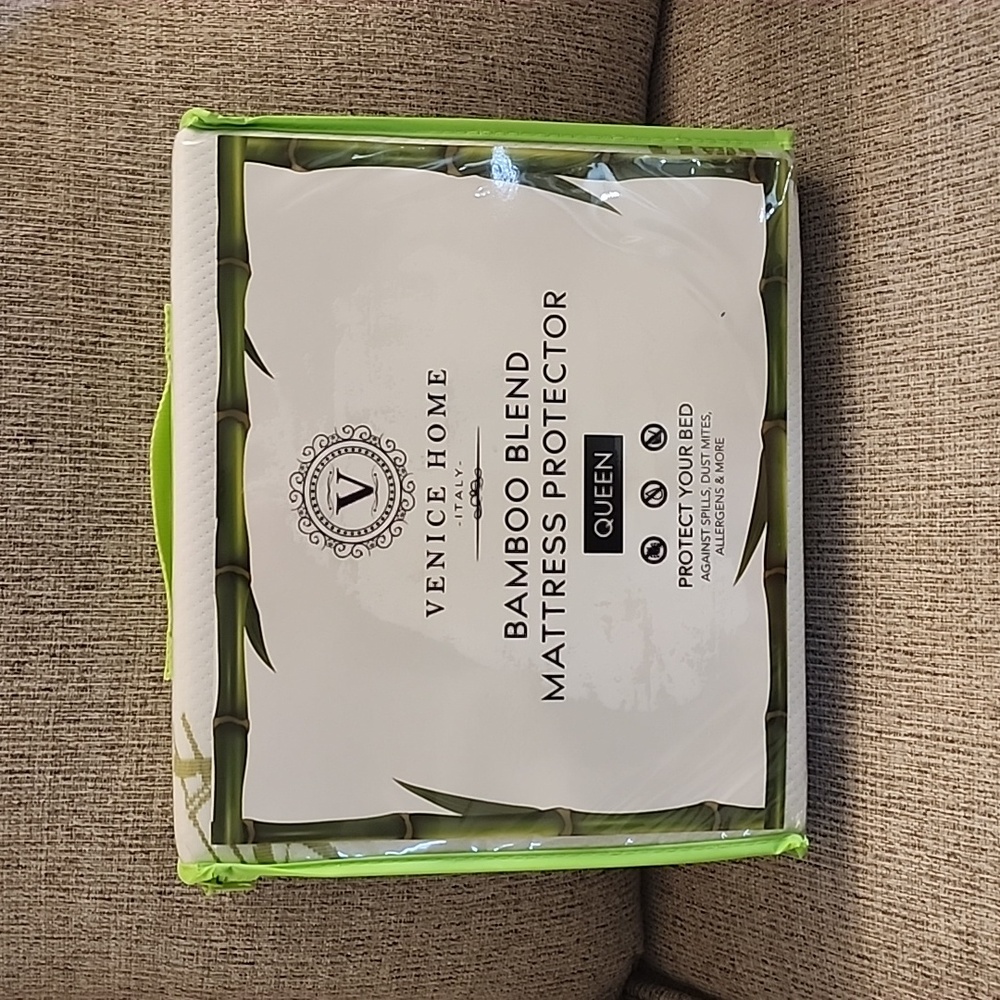 New Venice Home Bamboo Blend Mattress Protector